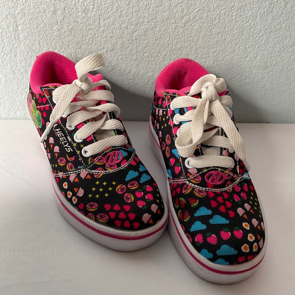 Heeleys Low Top Sneaker  Size 13 Youth
